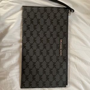 Michael Kors wristlet purse brand new